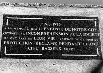 Plaque commémorative Cité Bassens 1976