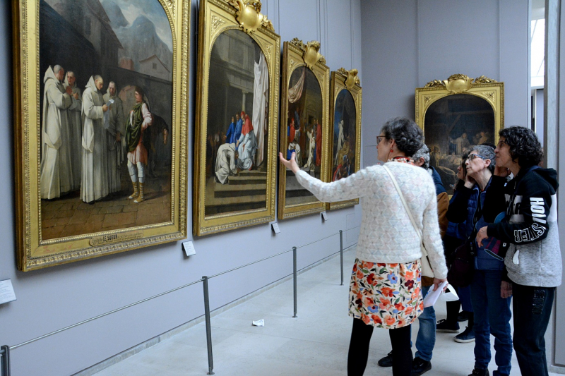 Lors de la visite des œuvres au Louvre - 18/03/2023