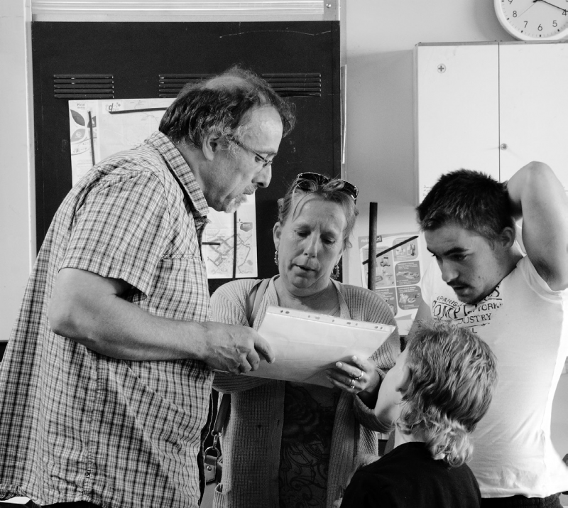 ECCOFOR : rencontre du directeur en charge de l’enseignement, avec des parents ‘voyageurs sédentaires’, le dernier jour de l’année scolaire 2015